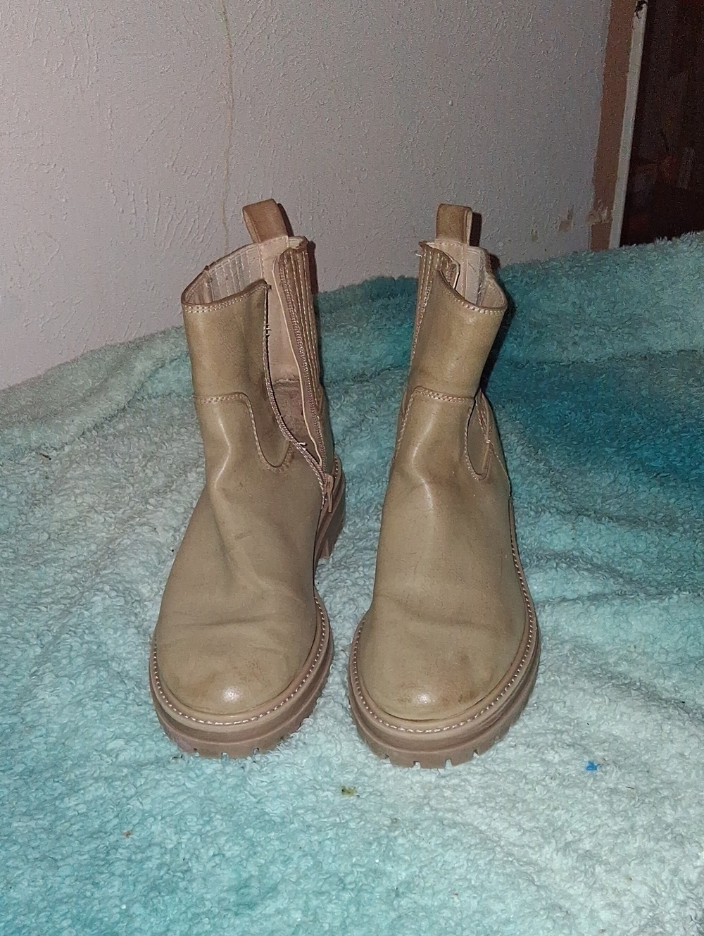 Time & Tru Tan Leather Chelsea Booties Size 10W - Picture 2 of 7
